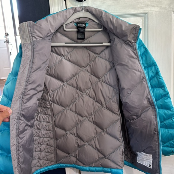GUC. North Face 550 XL girls 18 jacket. Worn a little at the sleeves, pictured. - Picture 4 of 11
